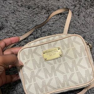 Micheal Kors crossbody purse